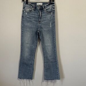 Daze “Hug” Cropped Blue Jeans